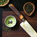 Edição Exclusiva para Colecionadores em Aço Damasco – Edição Colecionador – Padrão Aleatório Banhada a ouro 24k – 9 Lâmina